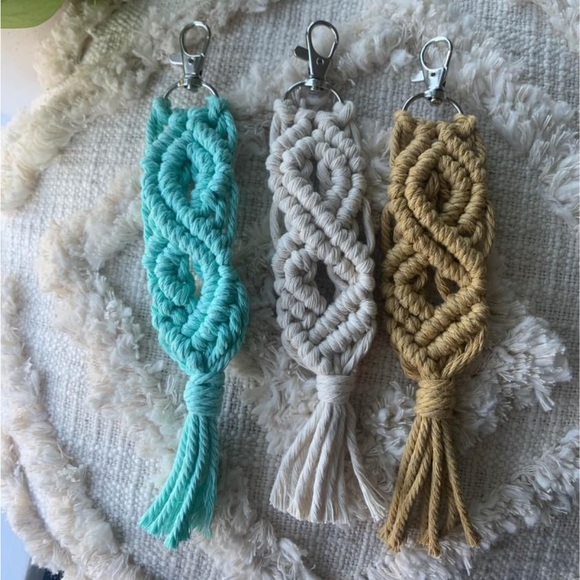 🎄PERFECT STOCKING SUFFER!🎄Macrame Keychain - Picture 6 of 6